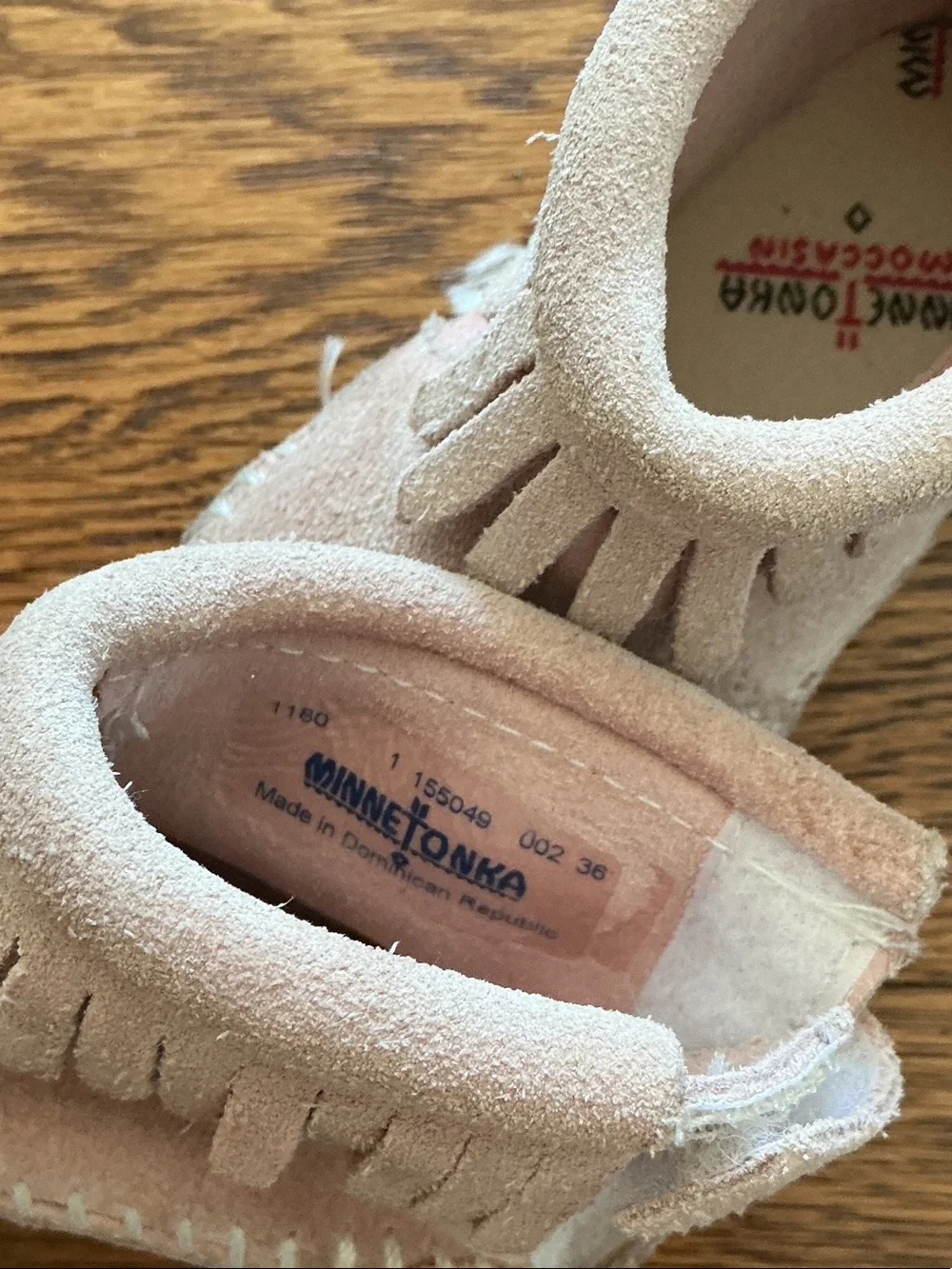 Minnetonka Infant Fringe Suede Moccasins in Light Pink Size 1
